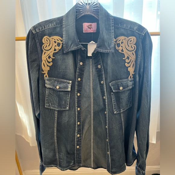Brand: Wired Heart - Blue Denim Vintage Button-Down, medium size - Picture 2 of 10